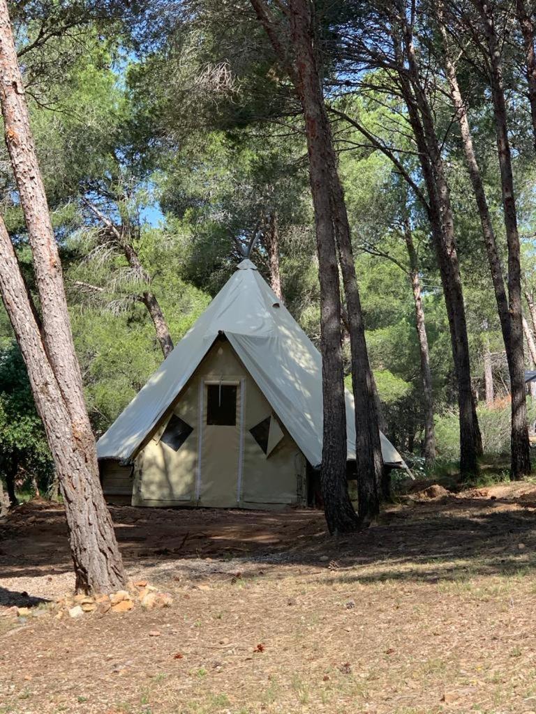 Camping Le Bois De Pins Salses-le-Château Exterior foto