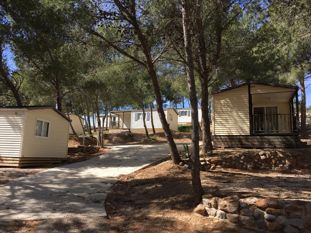 Camping Le Bois De Pins Salses-le-Château Habitación foto